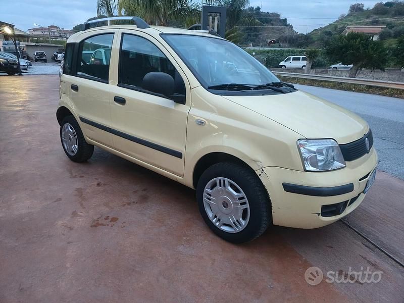 Usata Fiat Panda Climbing 69 CV (50 kW) 2012 Giallo Utilitaria