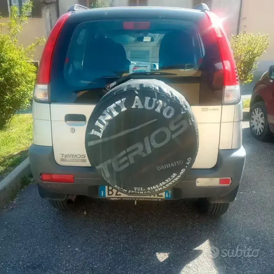 Usata Daihatsu Terios 86 CV (63 kW) 2002 Grigio SUV