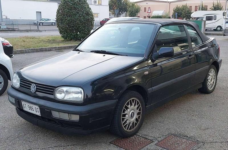Usata VW Golf Cabriolet 75 CV (55 kW) 1998 Nero Cabrio