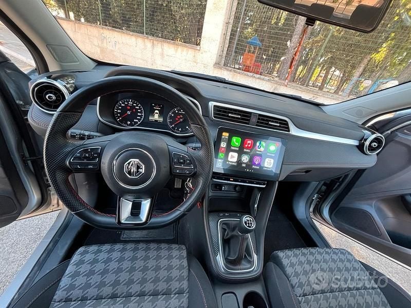 Usata MG ZS Comfort 106 CV (77 kW) 2024 Grigio Berlina
