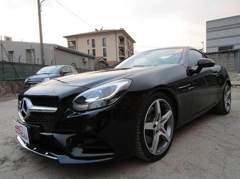 Usata Mercedes SLC180 AMG line Plus 156 CV (114 kW) 2017 Nero metallizzato Cabrio