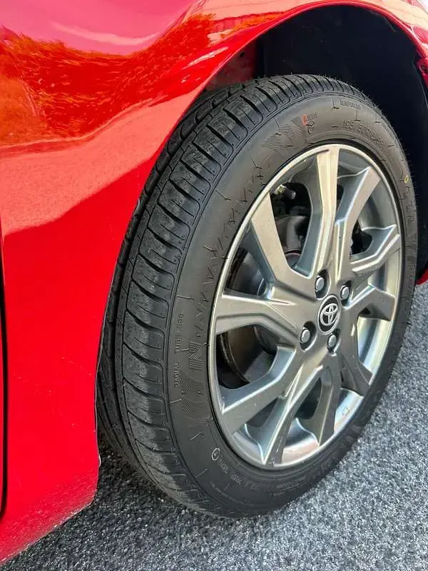 Second-hand Toyota Yaris Style 90 CP (66 kW) 2015 Roșu Hatchback