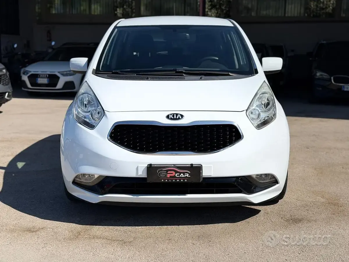 Usata Kia Venga Active 90 CV (66 kW) 2015 Bianco Utilitaria