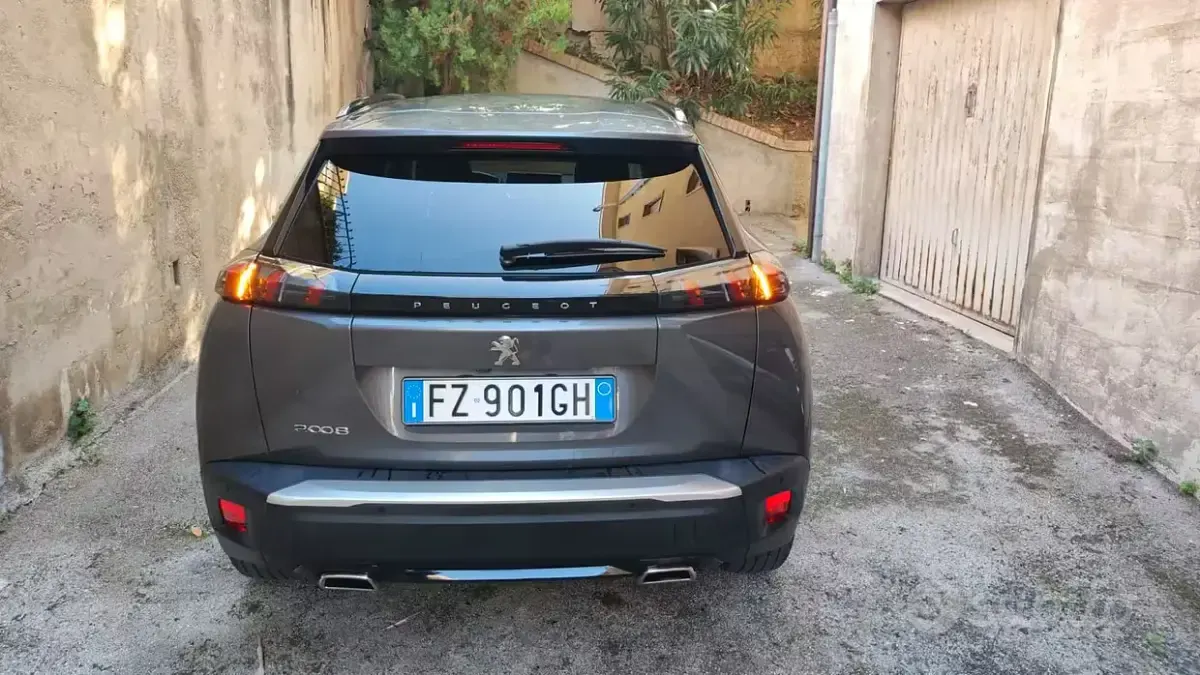 Usata Peugeot 2008 Allure 131 CV (96 kW) 2020 Grigio SUV