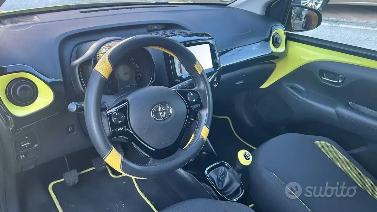 Brugt Toyota Aygo X-play 69 HK (50 kW) 2016 Gul Hatchback