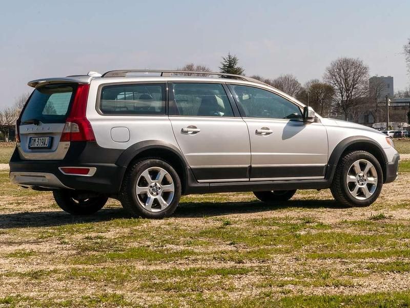 Usata Volvo XC70 Momentum 185 CV (136 kW) 2008 Argento Station wagon
