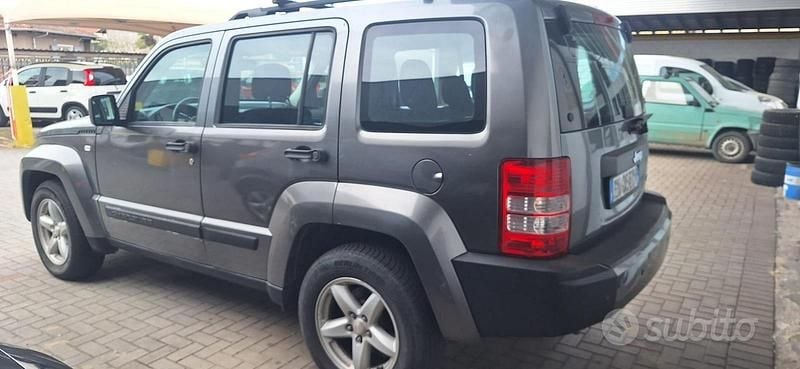 Usata Jeep Cherokee Sport 200 CV (147 kW) 2012 Grigio SUV