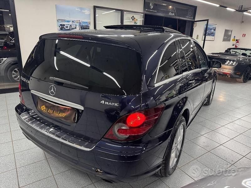 Usata Mercedes R320 Premium 227 CV (166 kW) 2008 Blu Monovolume