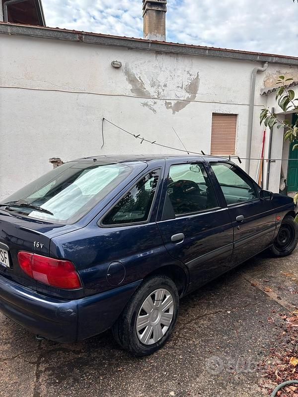 Usata Ford Escort Ghia 90 CV (66 kW) 1997 Berlina