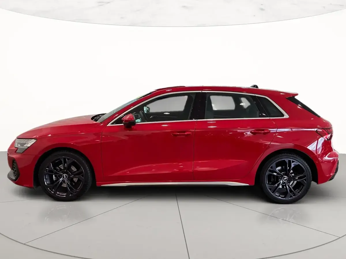 Usata Audi A3 S-Line 150 CV (110 kW) 2024 B1 rosso progressivo metallizzato Berlina
