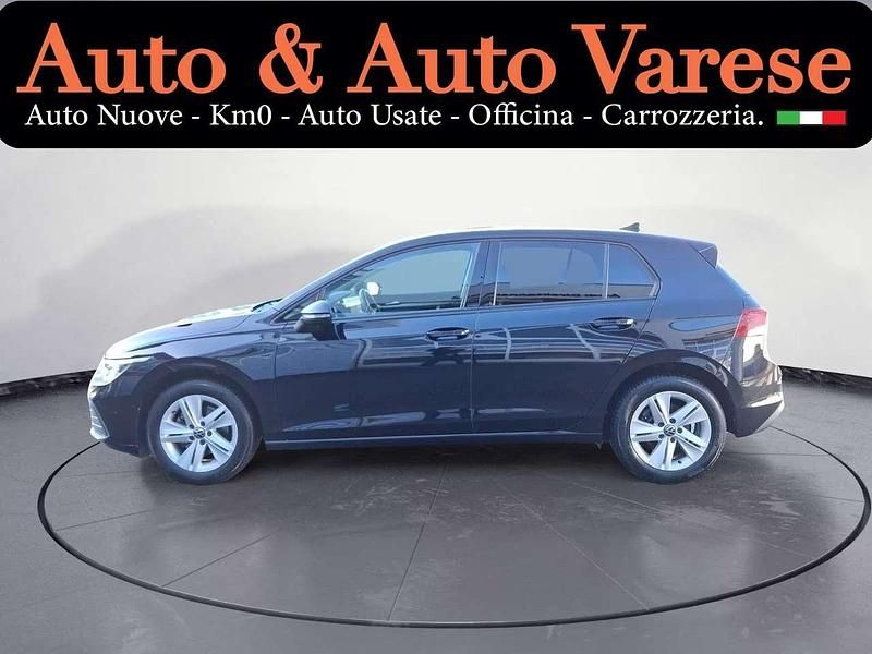 Usata VW Golf VIII Life 131 CV (96 kW) 2023 Nero Utilitaria