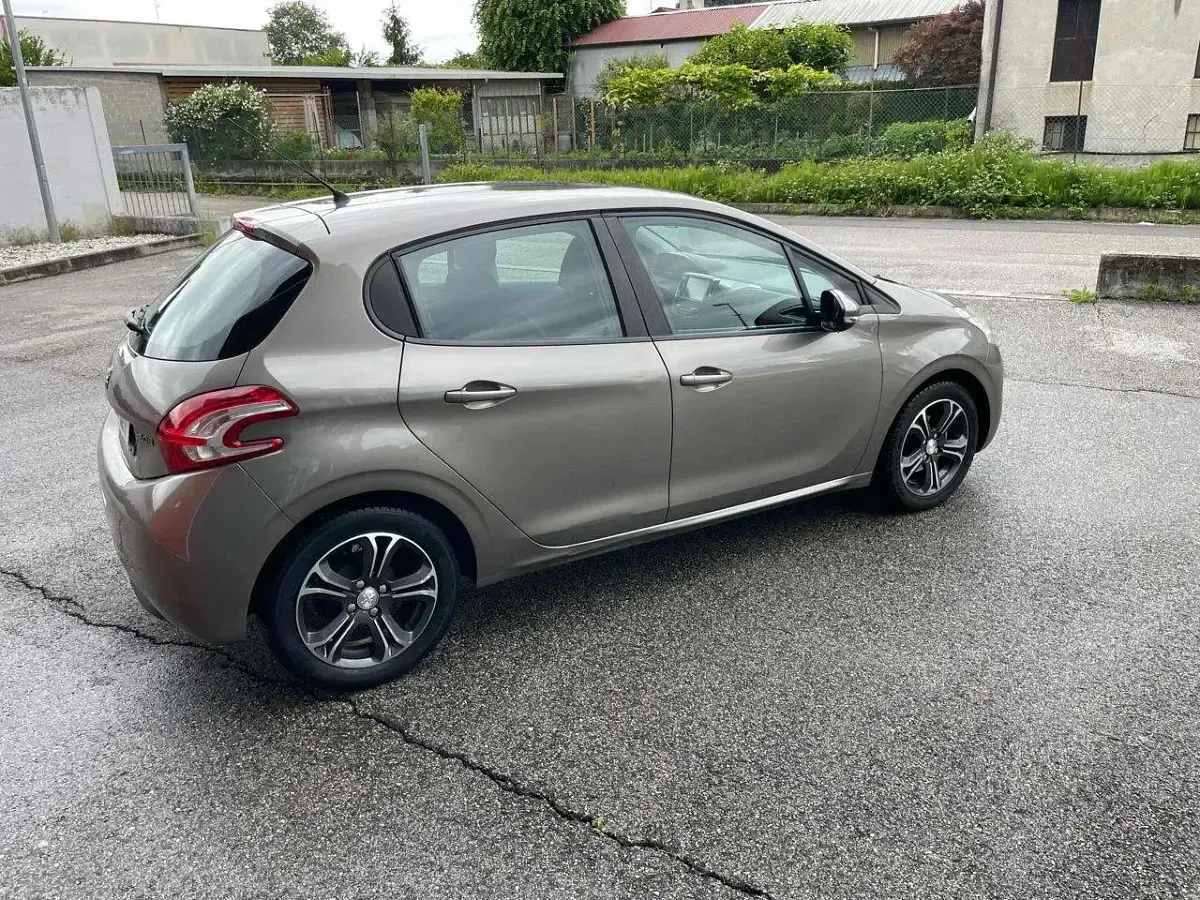 Usata Peugeot 208 Active 82 CV (60 kW) 2014 Bronzo Utilitaria