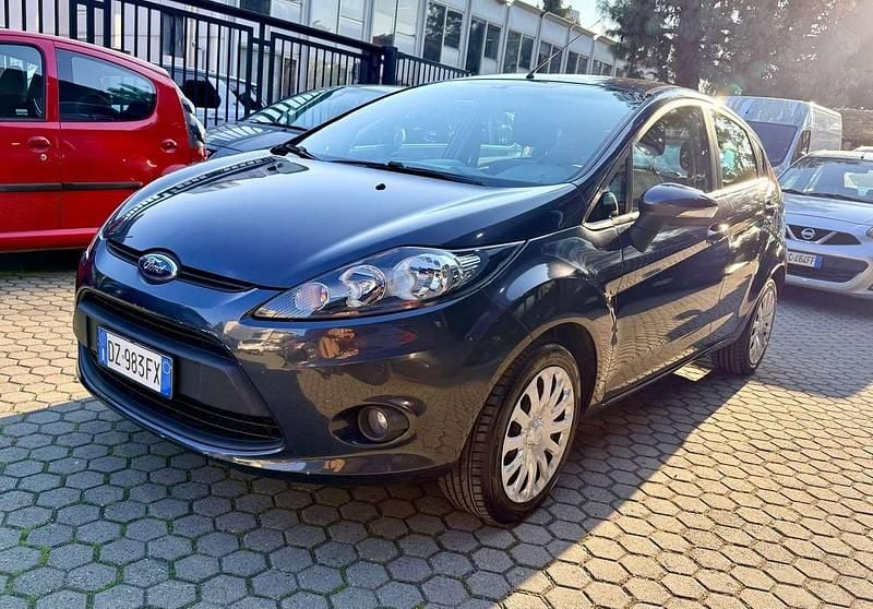 Usata Ford Fiesta Titanium 95 CV (69 kW) 2010 Blu/azzurro Utilitaria