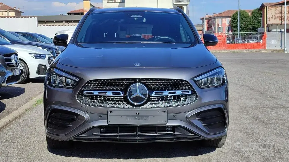 Usata Mercedes GLA200 AMG line 150 CV (110 kW) 2025 Grigio SUV