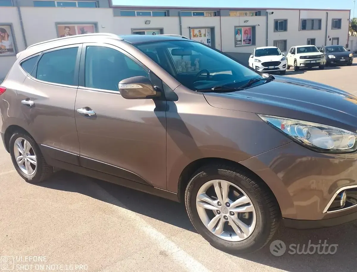 Usata Hyundai Tucson Comfort 115 CV (84 kW) 2011 Marrone SUV
