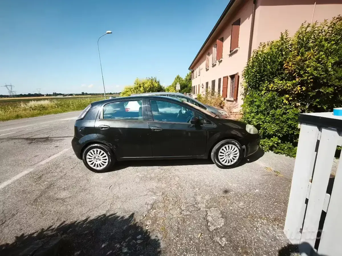 Usata Fiat Grande Punto 77 CV (56 kW) 2010 Nero Utilitaria