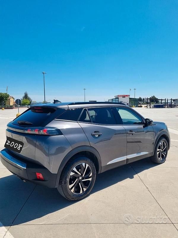 Usata Peugeot 2008 Allure 100 CV (73 kW) 2022 Grigio SUV
