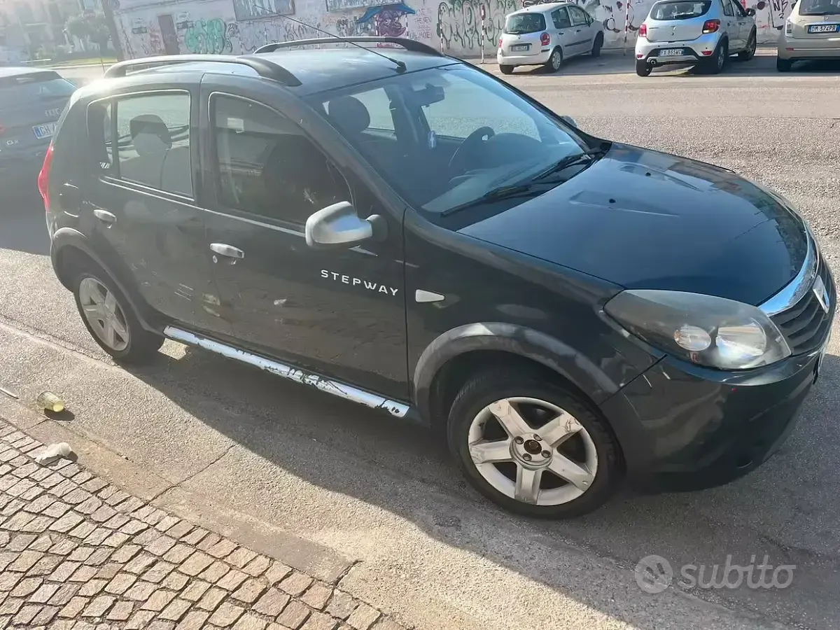 Usata Dacia Sandero Stepway 84 CV (61 kW) 2011 Grigio Berlina