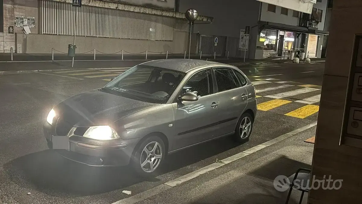 Usata Seat Ibiza 75 CV (55 kW) 2003 Grigio Utilitaria