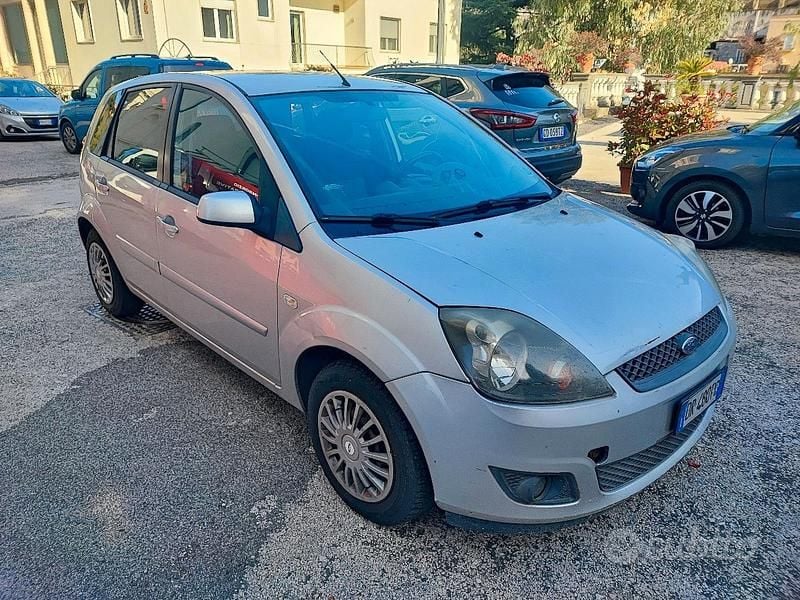 Begagnad Ford Fiesta Ghia 68 HK (50 kW) 2008 Halvkombi