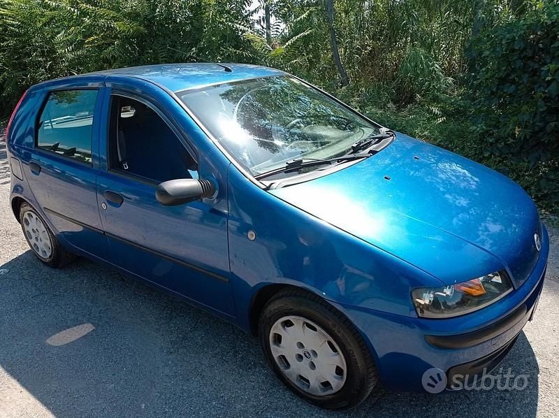 Blu Usata 2000 Fiat Punto Tre volumi | 1500 € (Buon prezzo) - Immagine 1/4