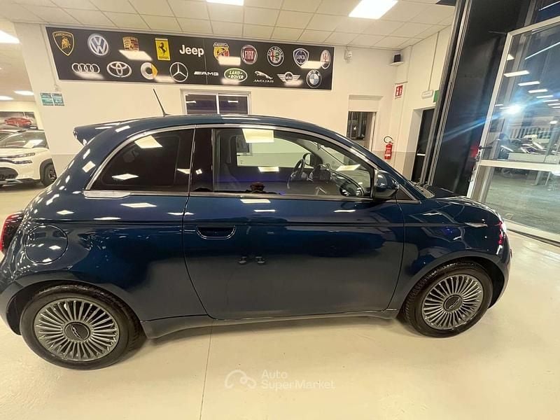 Usata Fiat 500e Opening Edition 86 kW (118 CV) 2020 Blu/azzurro Utilitaria
