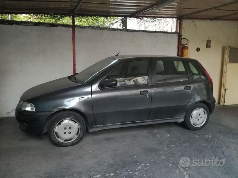 Usata Fiat Punto 75 CV (55 kW) 1997 Marrone Berlina
