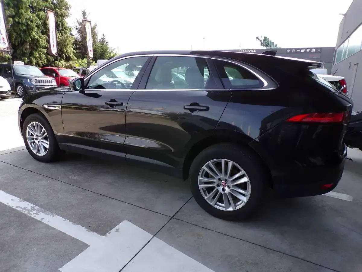 Usata Jaguar F-Pace Prestige 179 CV (131 kW) 2016 Nero SUV