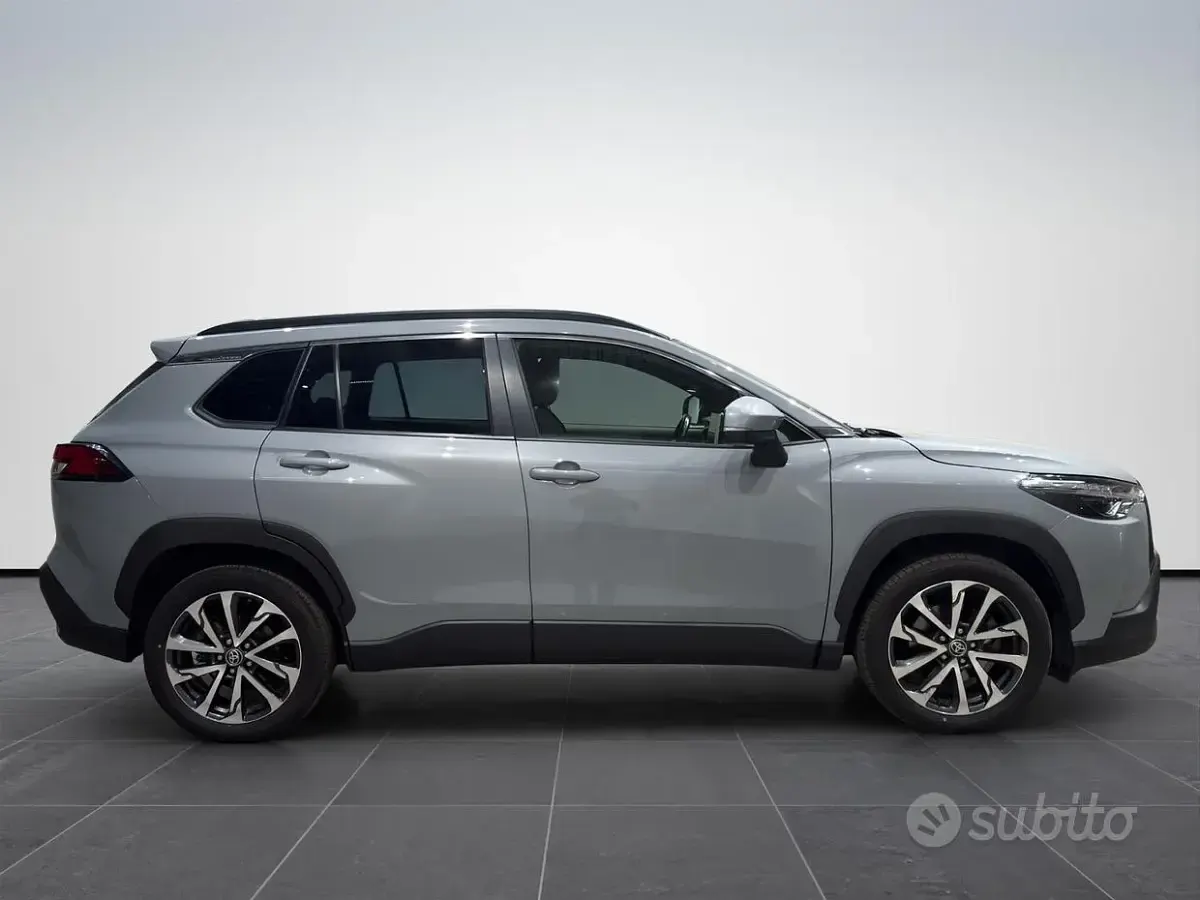 Usata Toyota Corolla Cross Trend 152 CV (111 kW) 2022 Grigio SUV