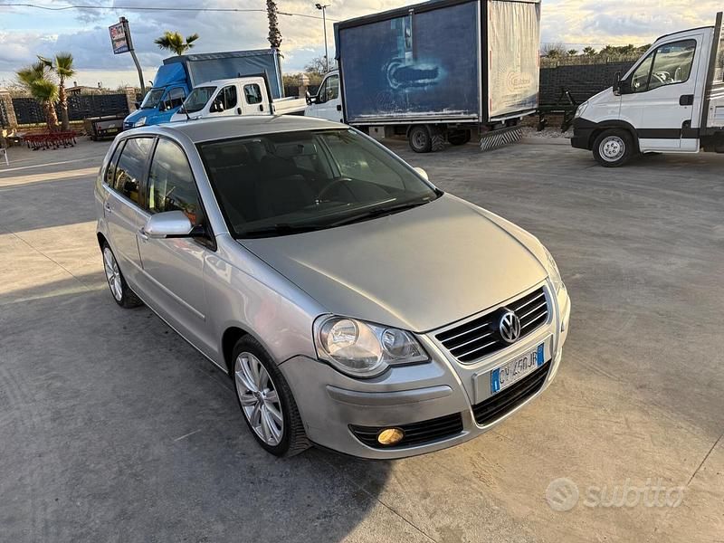Usata VW Polo Sportline 101 CV (74 kW) 2005 Grigio Berlina