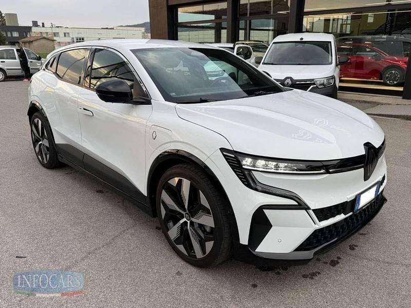 Usata Renault Megane E-Tech Komfort 161 kW (220 CV) 2023 Bianco metallizzato SUV