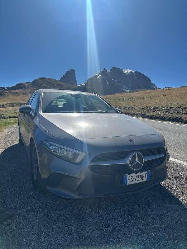 Usata Mercedes A180 Business 116 CV (85 kW) 2019 Grigio Berlina
