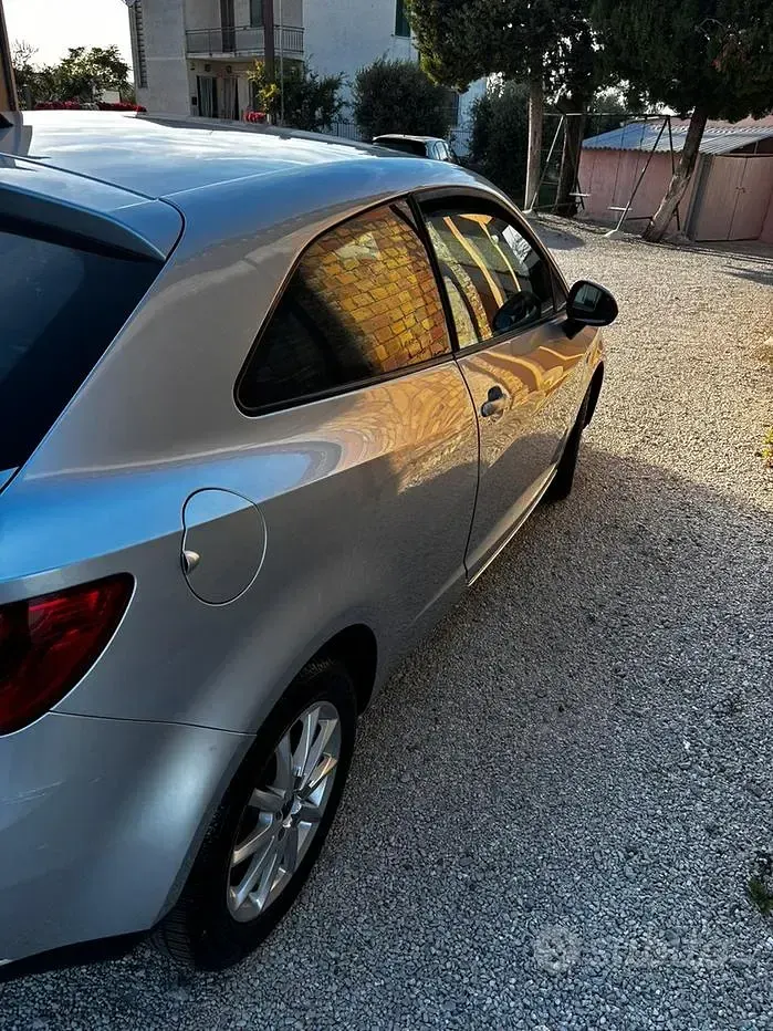 Usata Seat Ibiza 75 CV (55 kW) 2011 Grigio