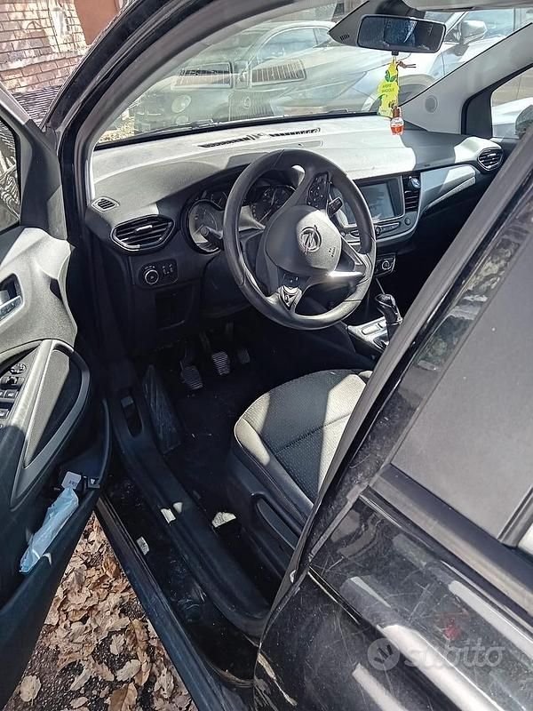 Usata Opel Crossland 110 CV (80 kW) 2018 Nero SUV