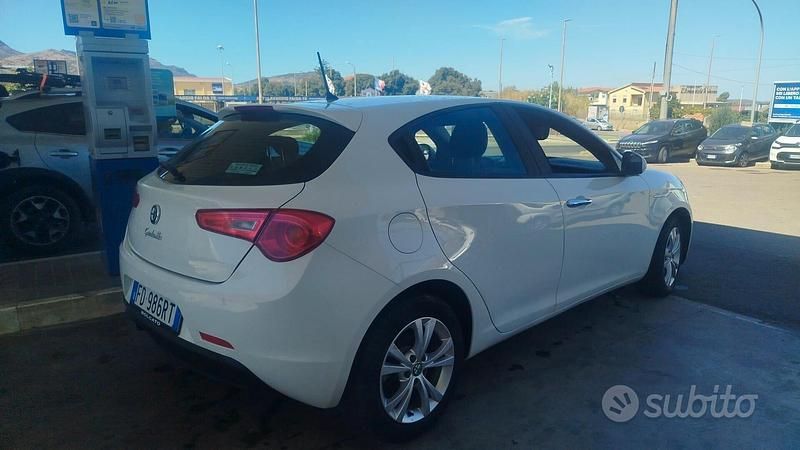 Usata Alfa Romeo Giulietta Business 120 CV (88 kW) 2016 Bianco Utilitaria