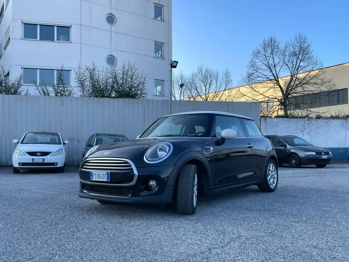 Usata Mini Cooper D Hype 116 CV (85 kW) 2018 Nero Utilitaria