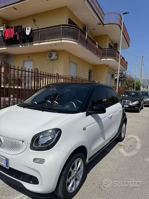 Usata Smart ForFour 71 CV (52 kW) 2016 Bianco Utilitaria