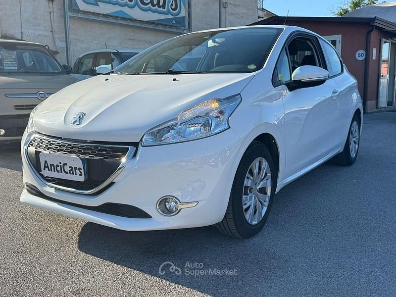 Usata Peugeot 208 Active 68 CV (50 kW) 2013 Bianco Utilitaria