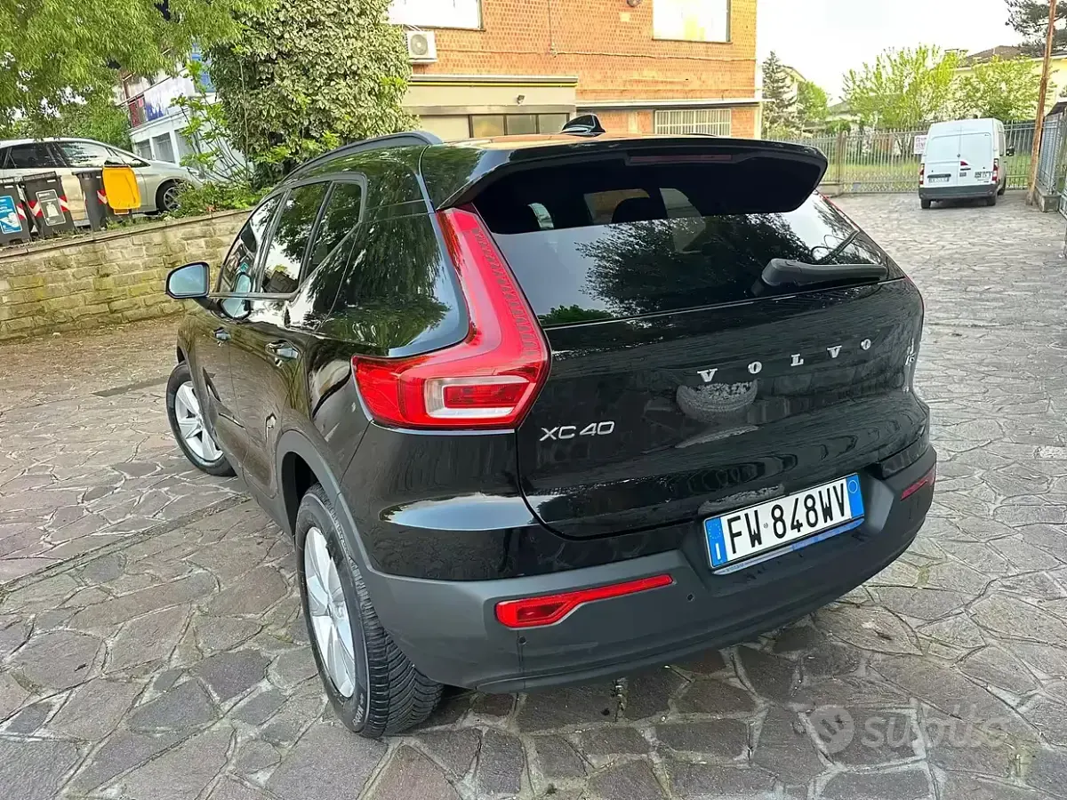 Usata Volvo XC40 Business Edition 150 CV (110 kW) 2019 Nero SUV