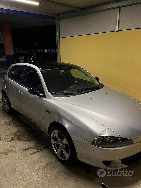 Usata Alfa Romeo 147 120 CV (88 kW) 2008 Grigio Utilitaria