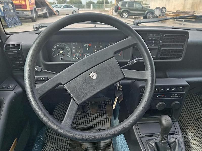 Usata Lancia Prisma 109 CV (80 kW) 1987 Bianco Berlina