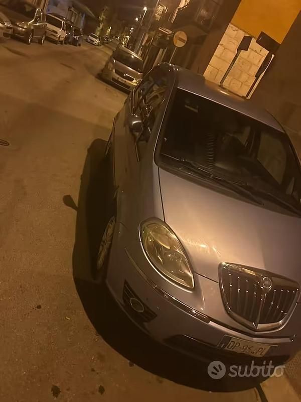 Usata Lancia Musa 70 CV (51 kW) 2008 Blu Monovolume