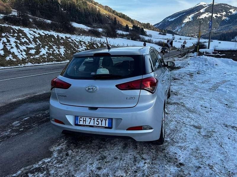 Usata Hyundai i20 Style 84 CV (61 kW) 2017 Grigio Utilitaria
