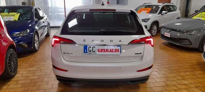 Usata Skoda Scala Ambition 116 CV (85 kW) 2020 Bianco magnolia / pastello Utilitaria
