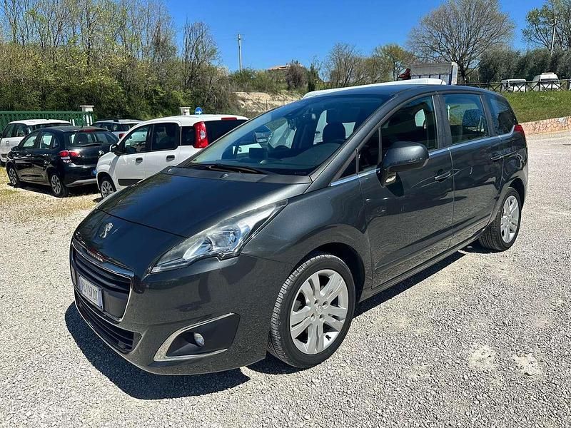 Usata Peugeot 5008 Business-Line 120 CV (88 kW) 2016 Grigio Monovolume
