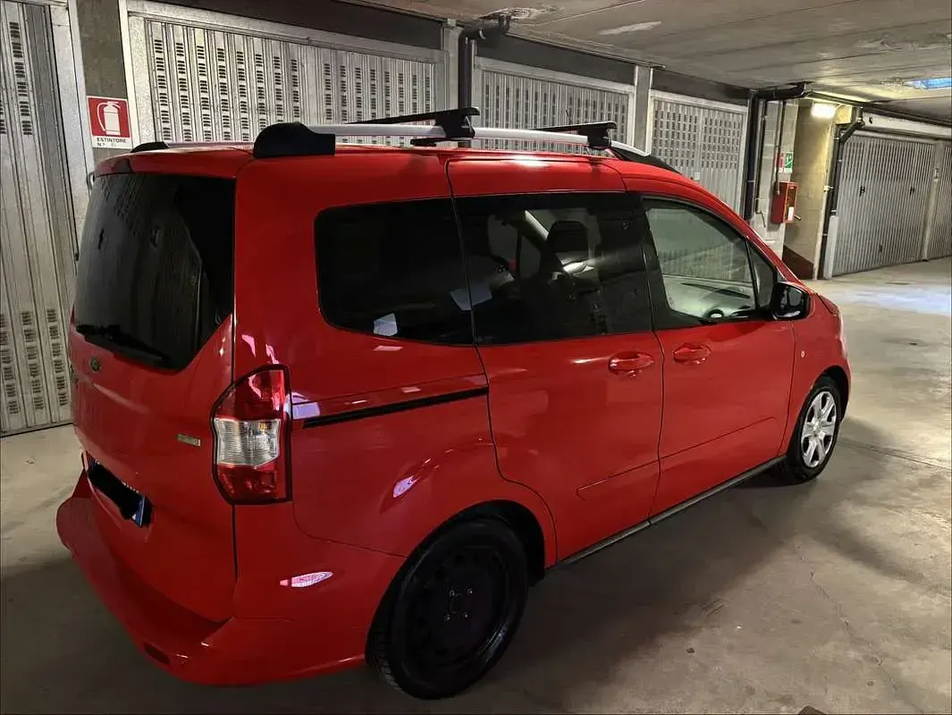 Usata Ford Tourneo Courier 101 CV (74 kW) 2018 Rosso Monovolume
