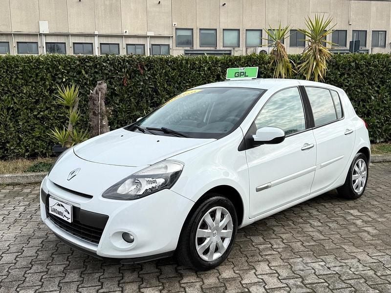 Usata Renault Clio II 75 CV (55 kW) 2010 Bianco Utilitaria