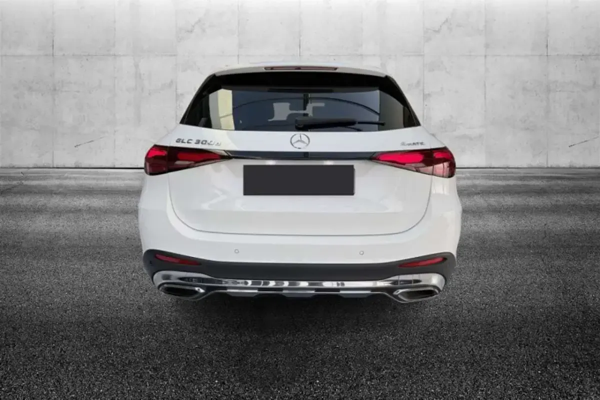 Usata Mercedes GLC300 AMG Line Premium 269 CV (197 kW) 2024 Bianco pastello SUV