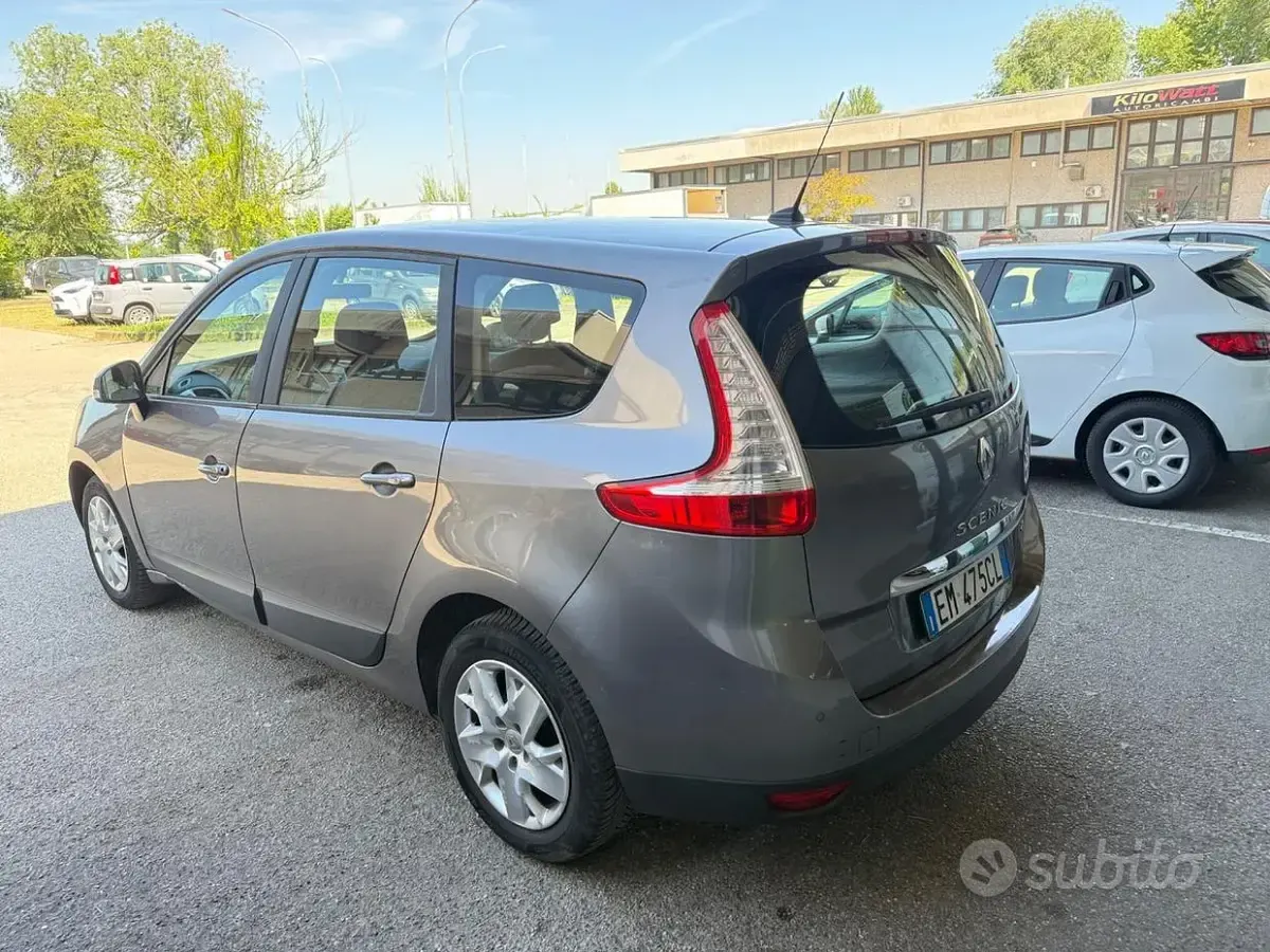 Usata Renault Scénic III Bose Edition 110 CV (80 kW) 2012 Grigio Monovolume