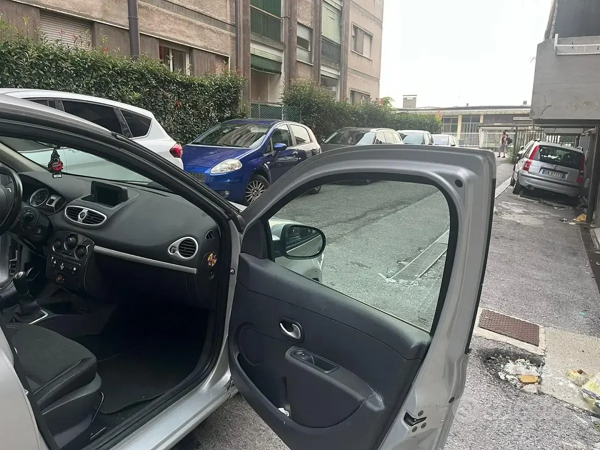 Usata Renault Clio 75 CV (55 kW) 2011 Grigio Utilitaria